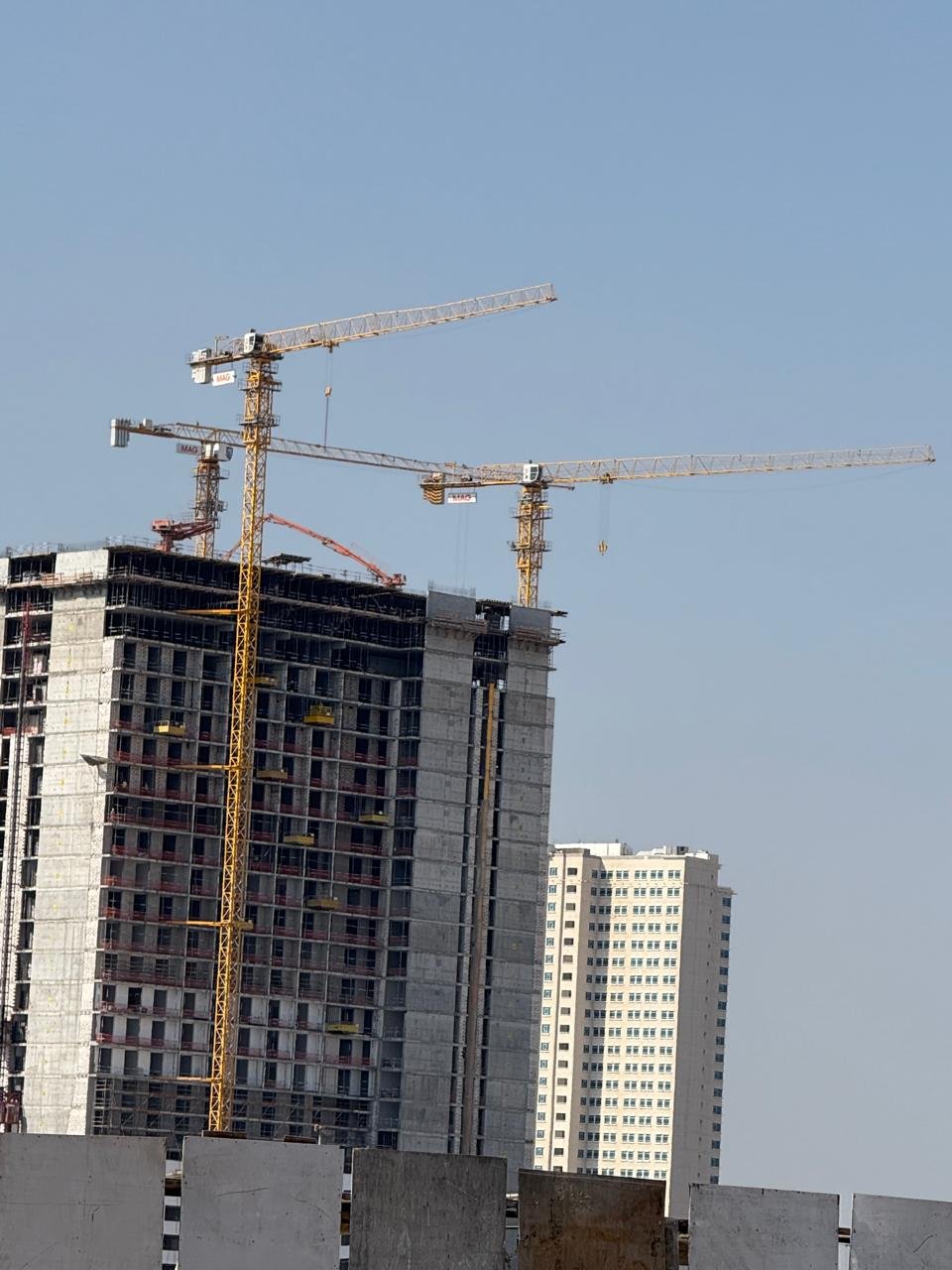 Tareeq Al Majd technical and field team gathered on a project site.